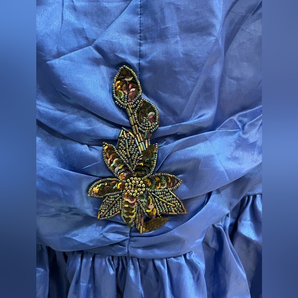 Blue silk gown - Picture 6 of 9